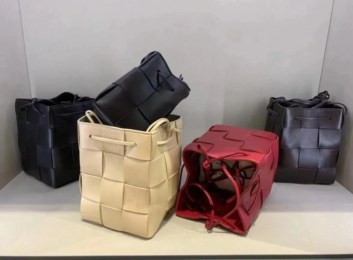 bv’s popular bucket bag, a must buy🎊